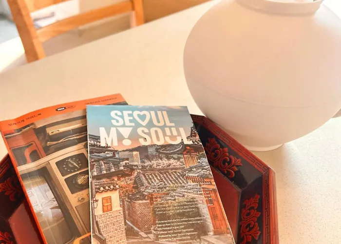 감나무 뷰 독채 숙소, 지하철역 도보3분,경복궁 5정거장, 공항버스 정류장 도보6분 서울특별시