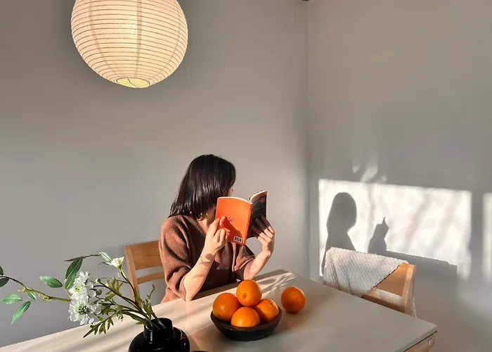 빌라 감나무 뷰 독채 숙소, 지하철역 도보3분,경복궁 5정거장, 공항버스 정류장 도보6분 서울특별시
